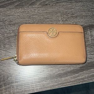 Tory Burch wallet